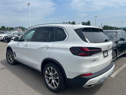Alpine White 2025 BMW X5 xDrive40i