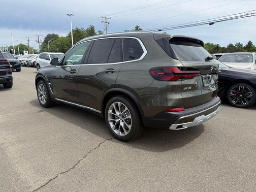 Manhattan Green Metallic 2026 BMW X5 PHEV xDrive50e