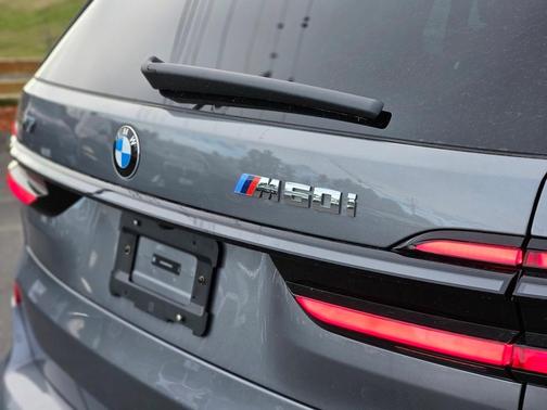 2025 BMW X7 M60i
