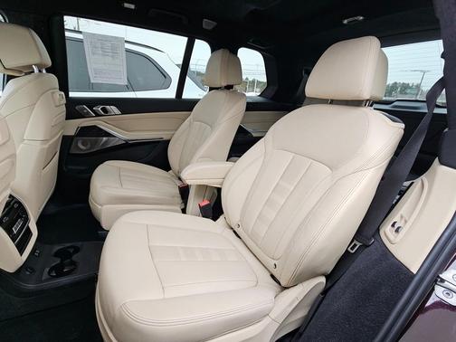 2022 BMW X7 M50i