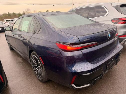 Tanzanite Blue II Metallic 2026 BMW 740 i xDrive