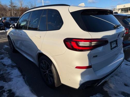 2022 BMW X5 M50i