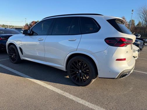 2024 BMW X5 M60i