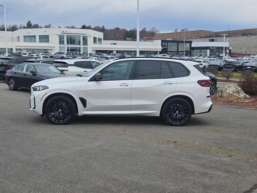 2024 BMW X5 M60i
