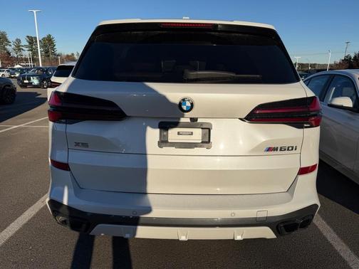 2024 BMW X5 M60i