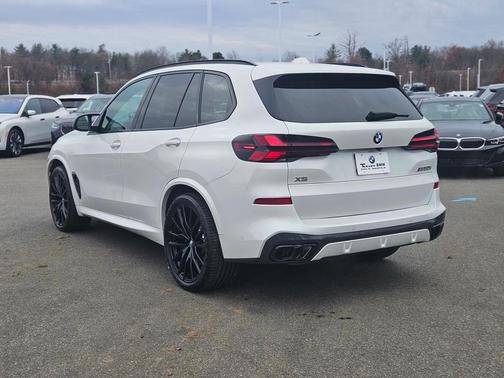 2024 BMW X5 M60i
