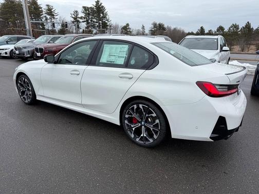 2025 BMW 330 i xDrive