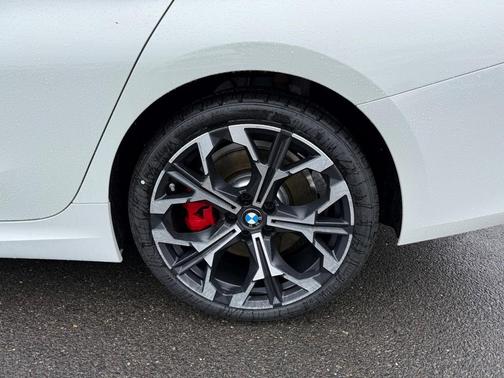 2025 BMW 330 i xDrive