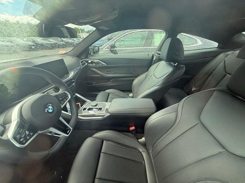 Mineral White Metallic 2026 BMW M440 i xDrive