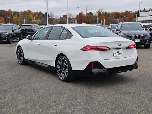 2025 BMW i5 xDrive40