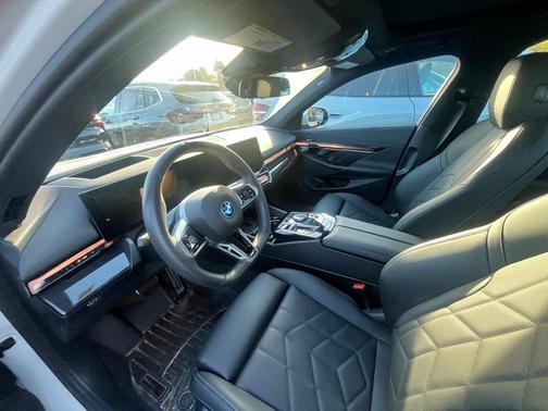 2025 BMW i5 xDrive40