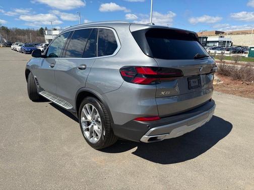 Gray Metallic 2025 BMW X5 xDrive40i