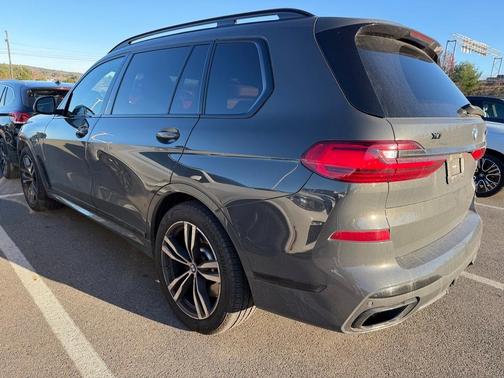 2022 BMW X7 M50i