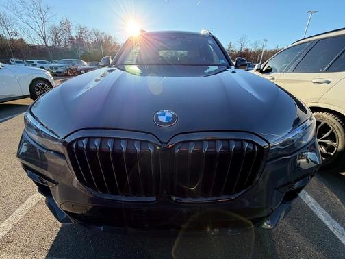 2022 BMW X7 M50i