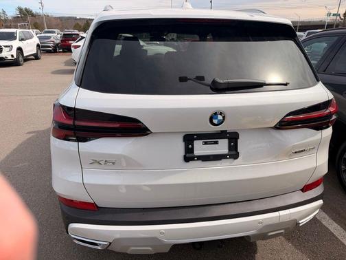 Mineral White Metallic 2026 BMW X5 xDrive40i