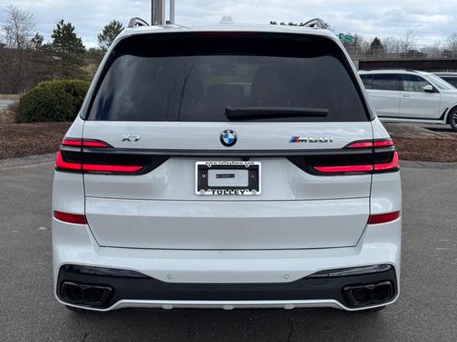2025 BMW X7 M60i