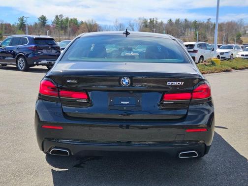 Black Sapphire Metallic 2022 BMW 530 i xDrive