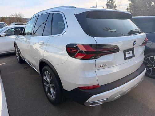 Mineral White Metallic 2026 BMW X5 xDrive40i