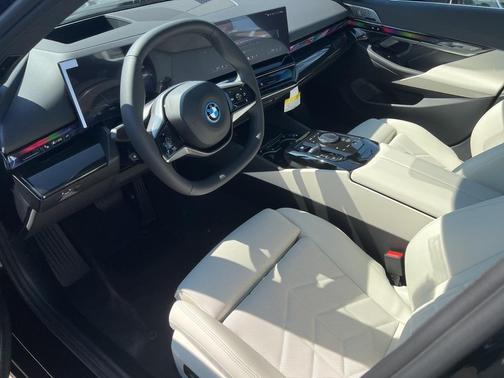 2026 BMW i5 xDrive40