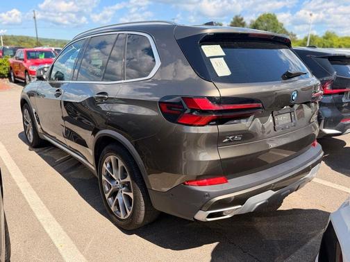 Manhattan Green Metallic 2025 BMW X5 PHEV xDrive50e