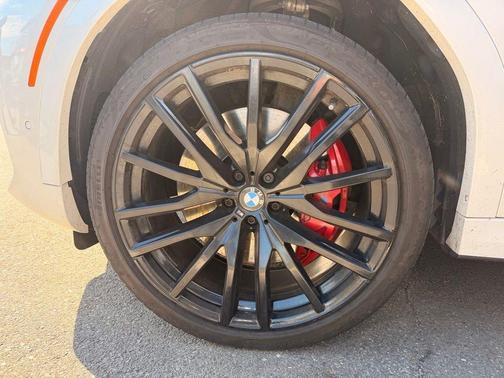 Mineral White Metallic 2021 BMW X6 M50i