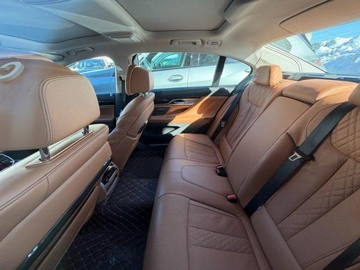 2022 BMW 750 i xDrive