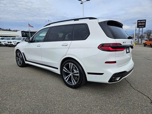 Alpine White 2025 BMW X7 xDrive40i