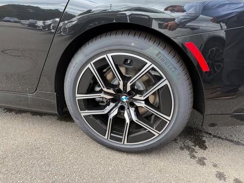 2026 BMW 750e xDrive