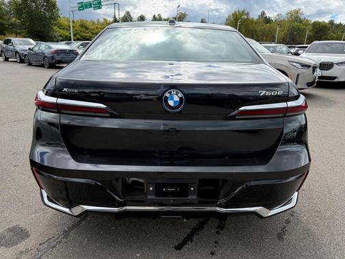 2026 BMW 750e xDrive