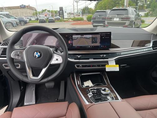 2025 BMW X7 xDrive40i