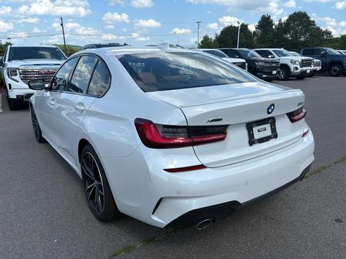 2022 BMW 330 i xDrive