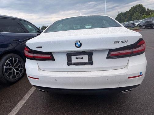 Alpine White 2023 BMW 530 i xDrive