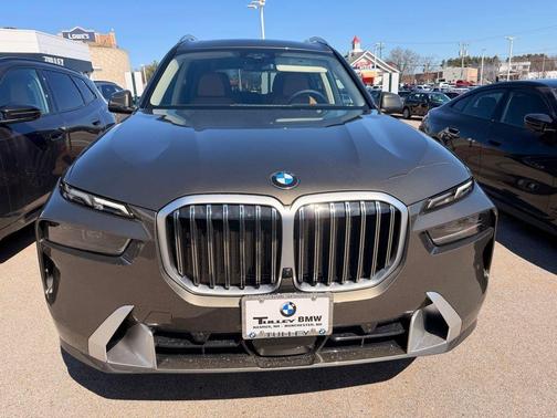Manhattan Green Metallic 2026 BMW X7 xDrive40i