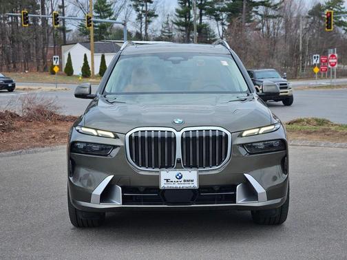 Manhattan Green Metallic 2026 BMW X7 xDrive40i