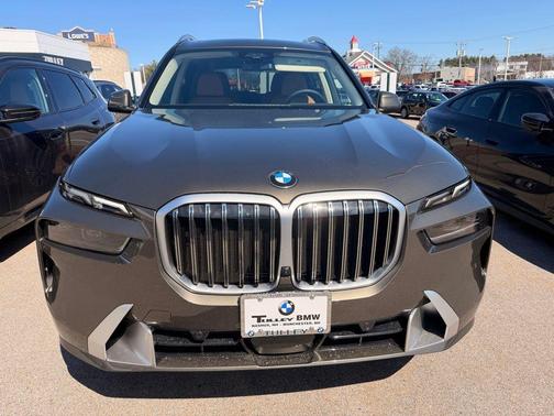 Manhattan Green Metallic 2026 BMW X7 xDrive40i