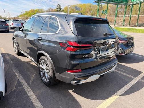 Black Sapphire Metallic 2026 BMW X5 xDrive40i