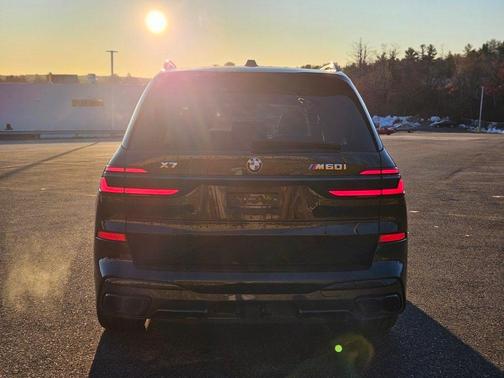 2025 BMW X7 M60i