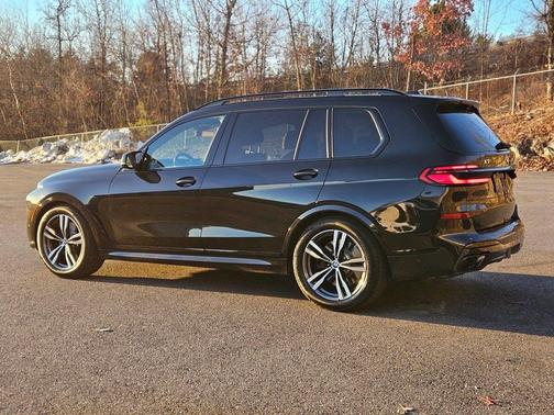 2025 BMW X7 M60i