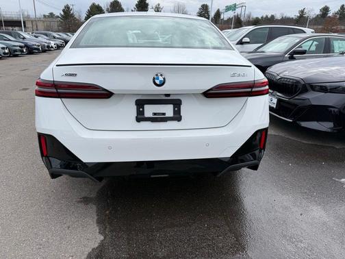 Alpine White 2026 BMW 530 i xDrive