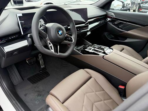 Alpine White 2026 BMW 530 i xDrive
