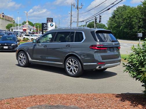 2025 BMW X7 xDrive40i
