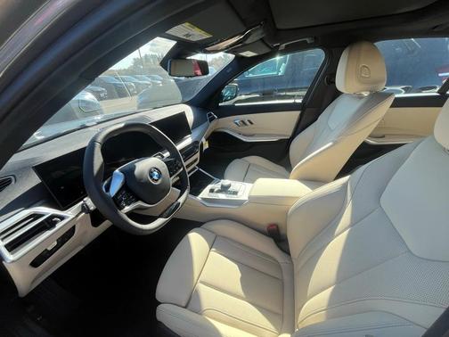 2025 BMW 330 i xDrive