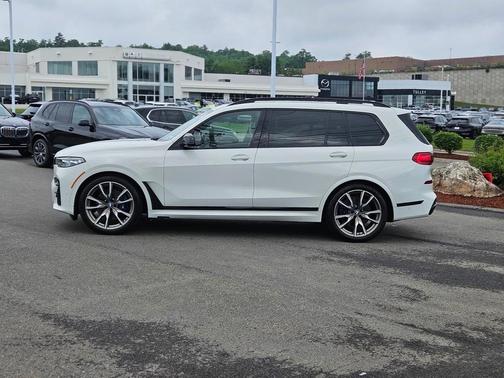 2021 BMW X7 M50i