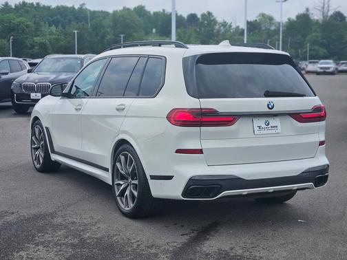 2021 BMW X7 M50i
