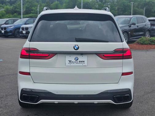 2021 BMW X7 M50i