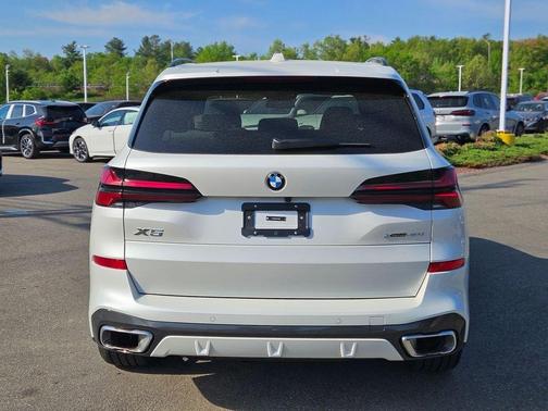 Mineral White Metallic 2026 BMW X5 xDrive40i