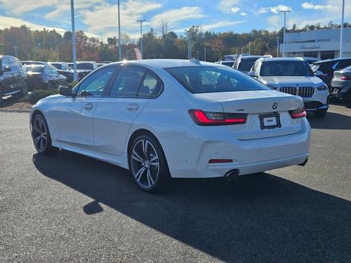 2023 BMW 330 i xDrive