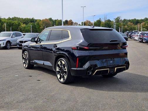 Carbon Black Metallic 2023 BMW XM Base