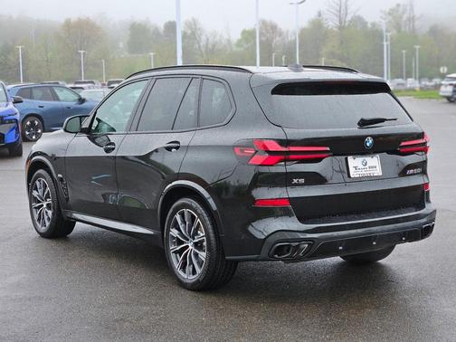 2024 BMW X5 M60i