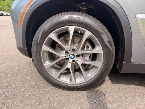 Gray Metallic 2026 BMW X5 xDrive40i
